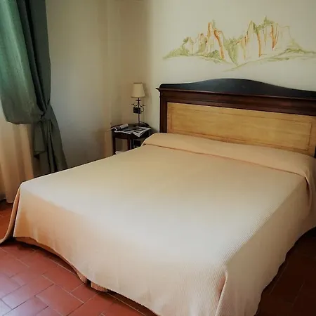 Antico Borgo Poggitazzi Hotel 3*