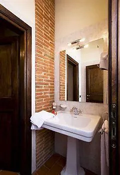 Hotel Antico Borgo Poggitazzi 3*